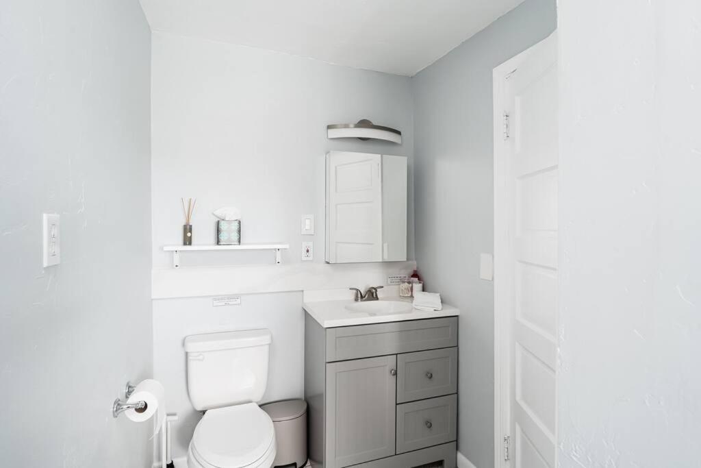 Bankers Hill Chic Roomy Near Airport Apartamento *